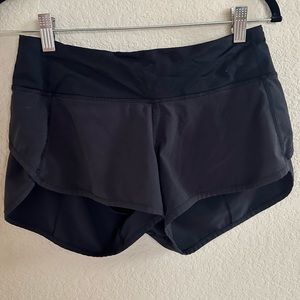 Lululemon Speed Up Shorts. Size 4, 2.5 inch, black! Good condition.